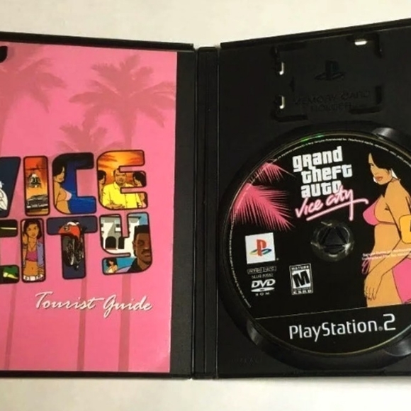 PS2 includes 2 remotes and 4 games - Picture 4 of 9